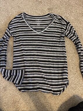 American Eagle Outfitters Black and White Striped V-Neck Long Sleeve Tee